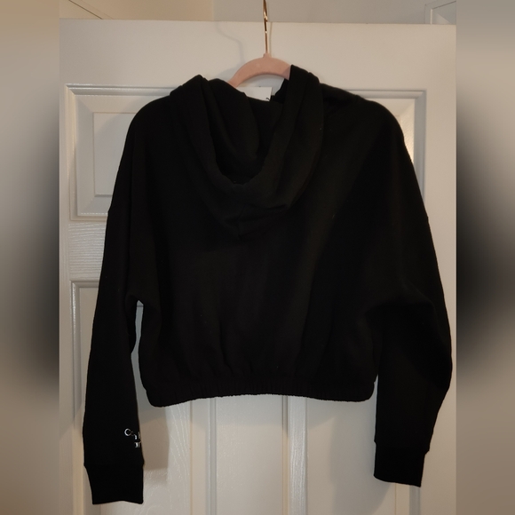 NWT ! CALVIN KLEIN CROPPED HODDIE !! - Picture 2 of 4